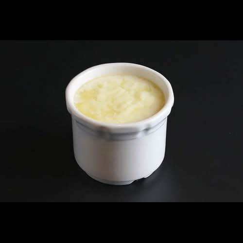 Stewed Egg White w/Milk & Ginger Sauce 薑汁撞奶